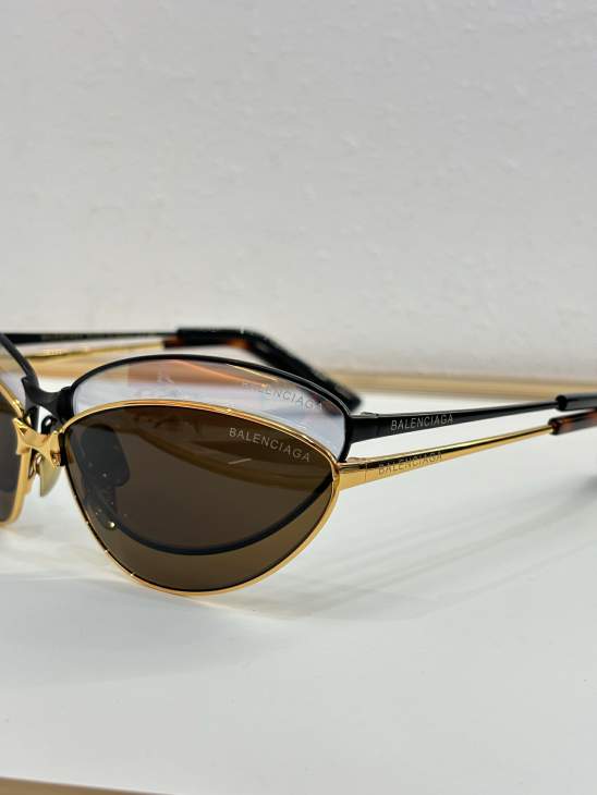 Picture of Balenciaga Sunglasses _SKUfw80882051fw